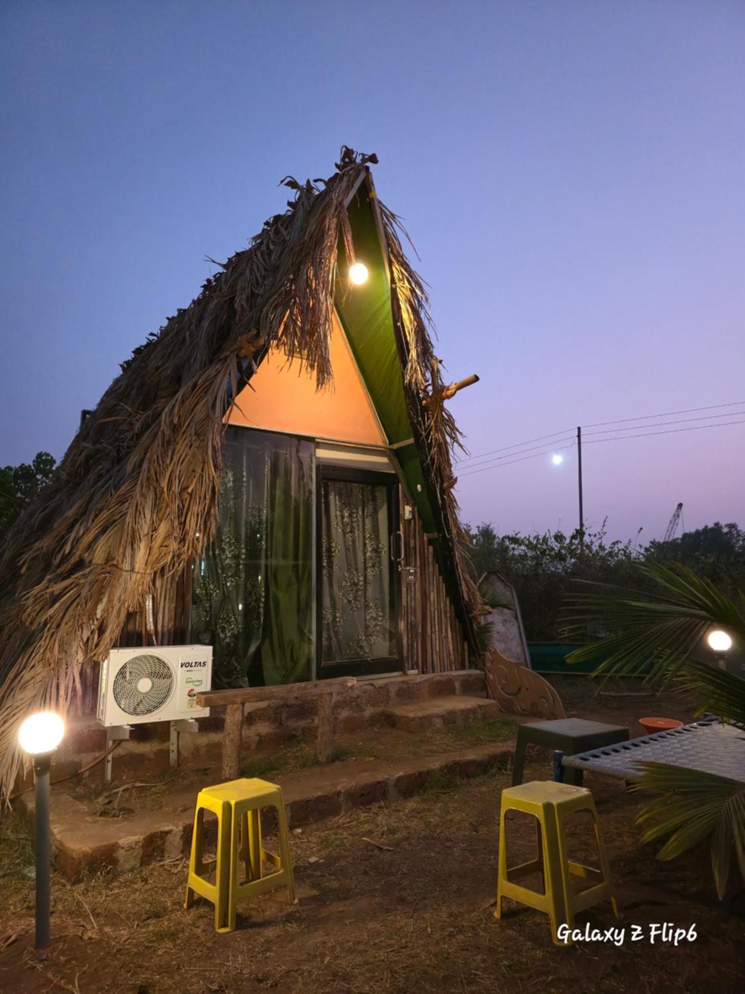 Sea Touch Beach Resort Harihareshwar Esterno foto